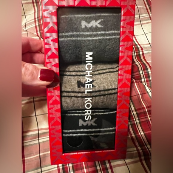 NWT-Michael Kors Men’s Boxed 3 Pairs Socks - Picture 1 of 2
